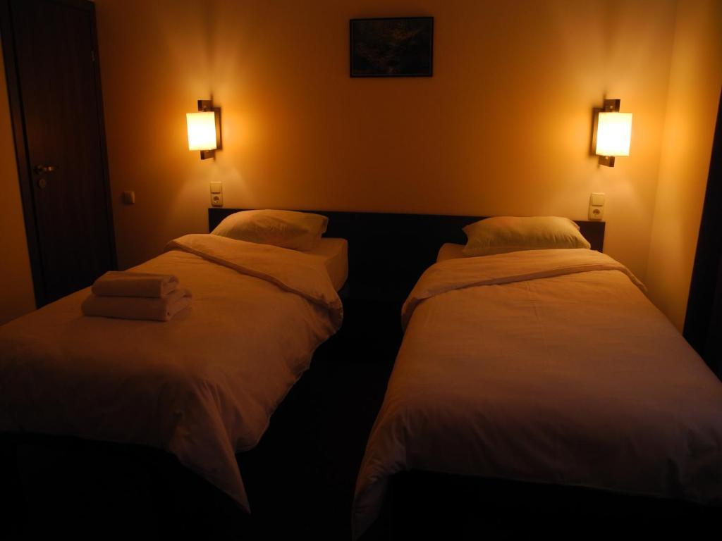 Hotel 12 Carcóvia Quarto foto